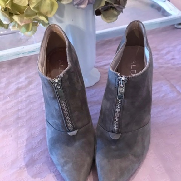 Shoes - Picture 1 of 2